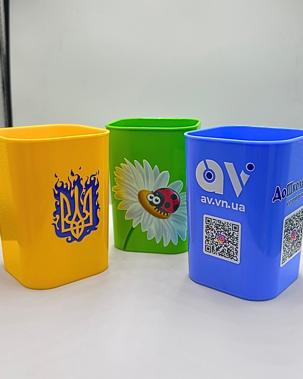 Пластикові органайзери з повнокольоровим логотипом, QR-кодом та українською символікою, нанесеними UV DTF друком